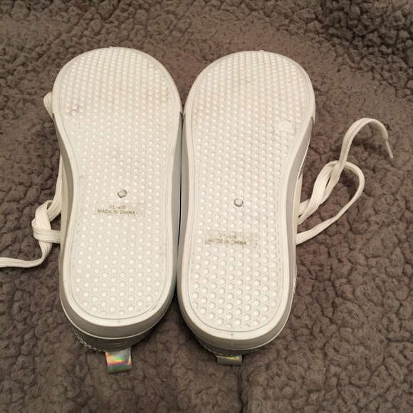❤️Bebe White/Silver sneakers -- girls sz 4/5 - Picture 4 of 4